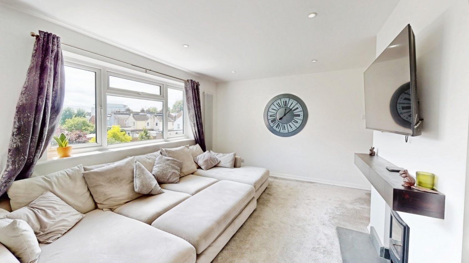 2 bedroom Flat for Sale St Georges Close, Cheltenham, Gloucestershire