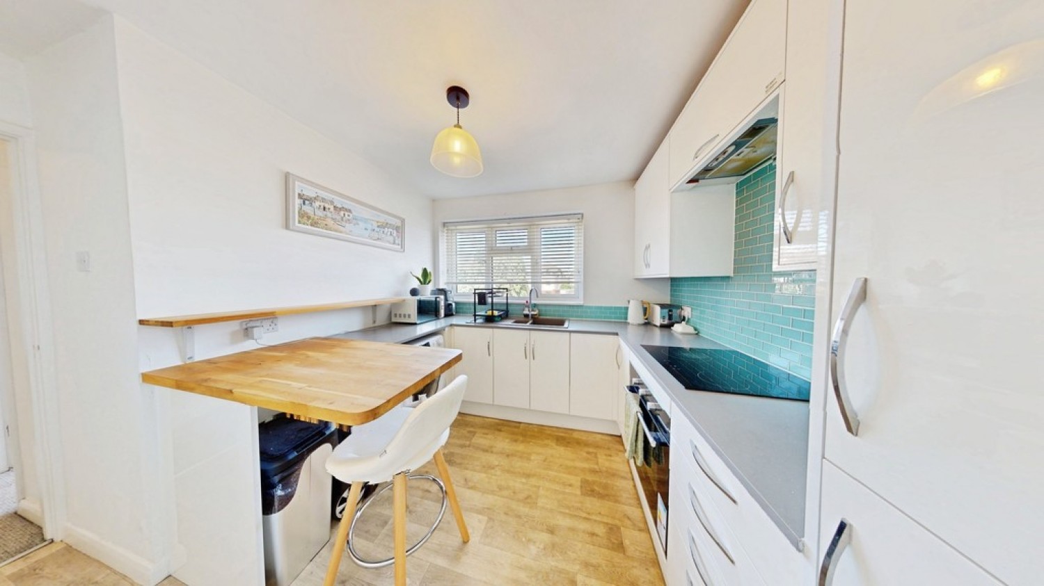 2 bedroom Flat for Sale St Georges Close, Cheltenham, Gloucestershire