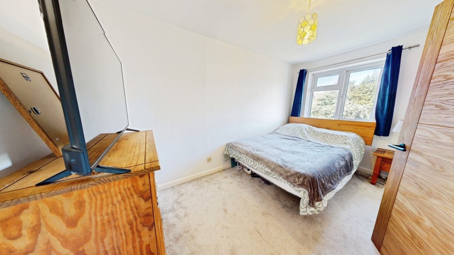 2 bedroom Flat for Sale St Georges Close, Cheltenham, Gloucestershire