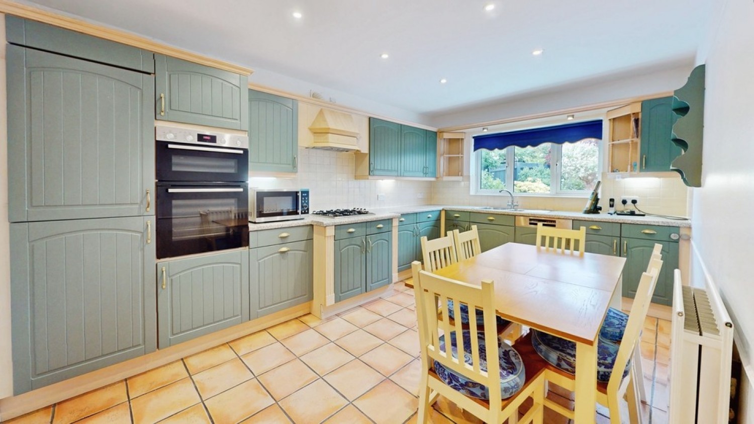 5 bedroom House for Sale Caine Square, Cheltenham, Glos
