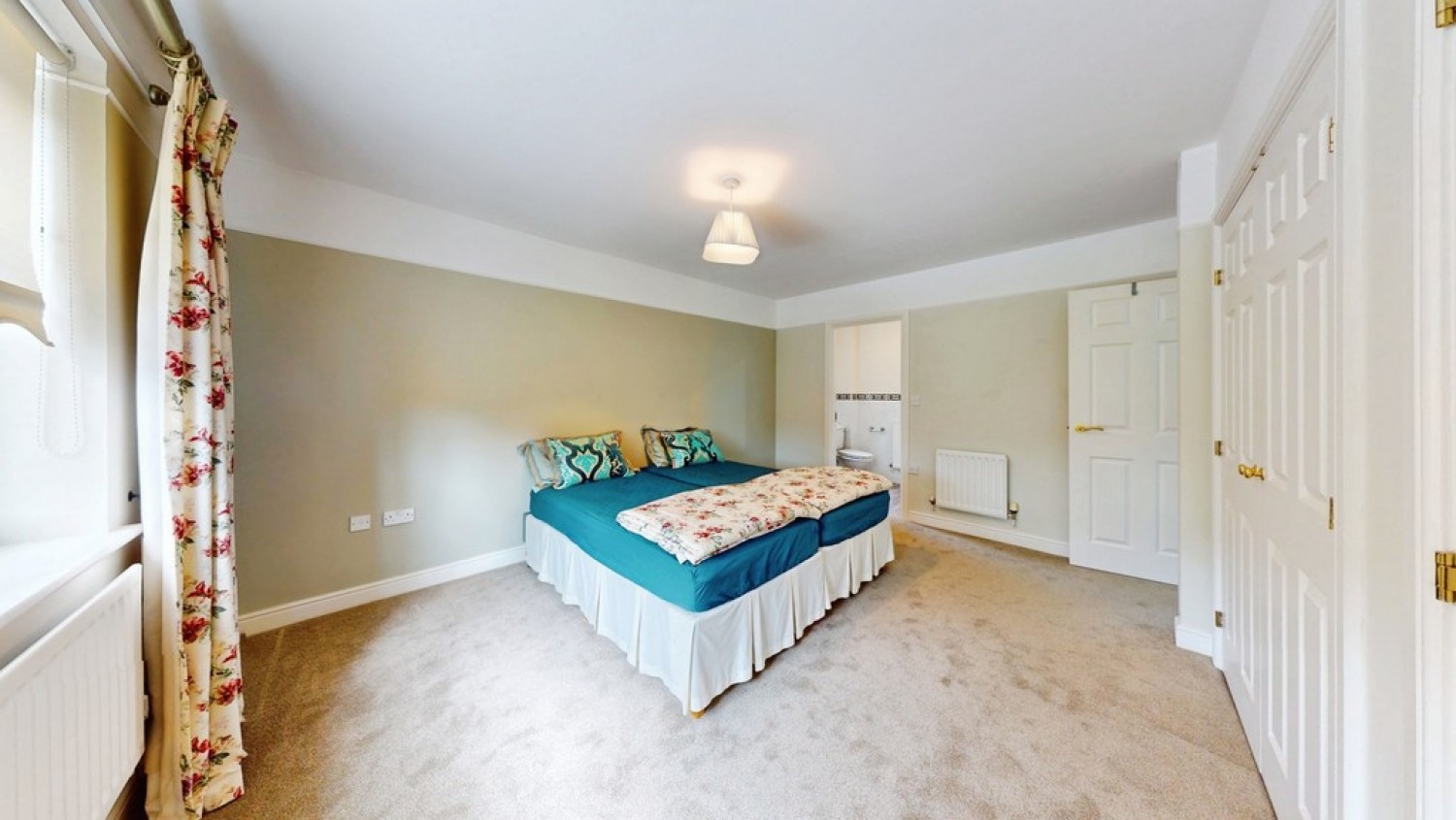 5 bedroom House for Sale Caine Square, Cheltenham, Glos