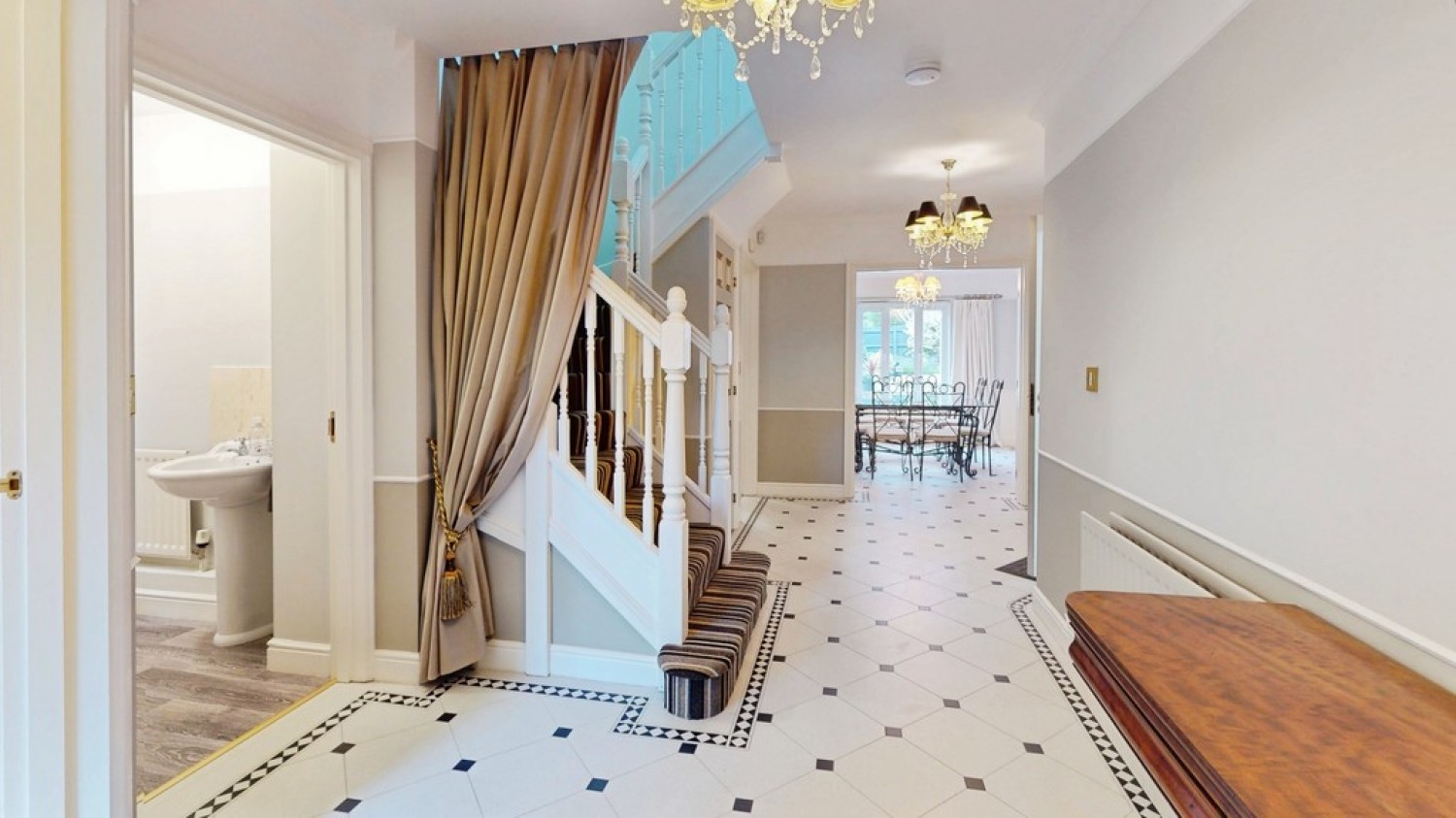 5 bedroom House for Sale Caine Square, Cheltenham, Glos