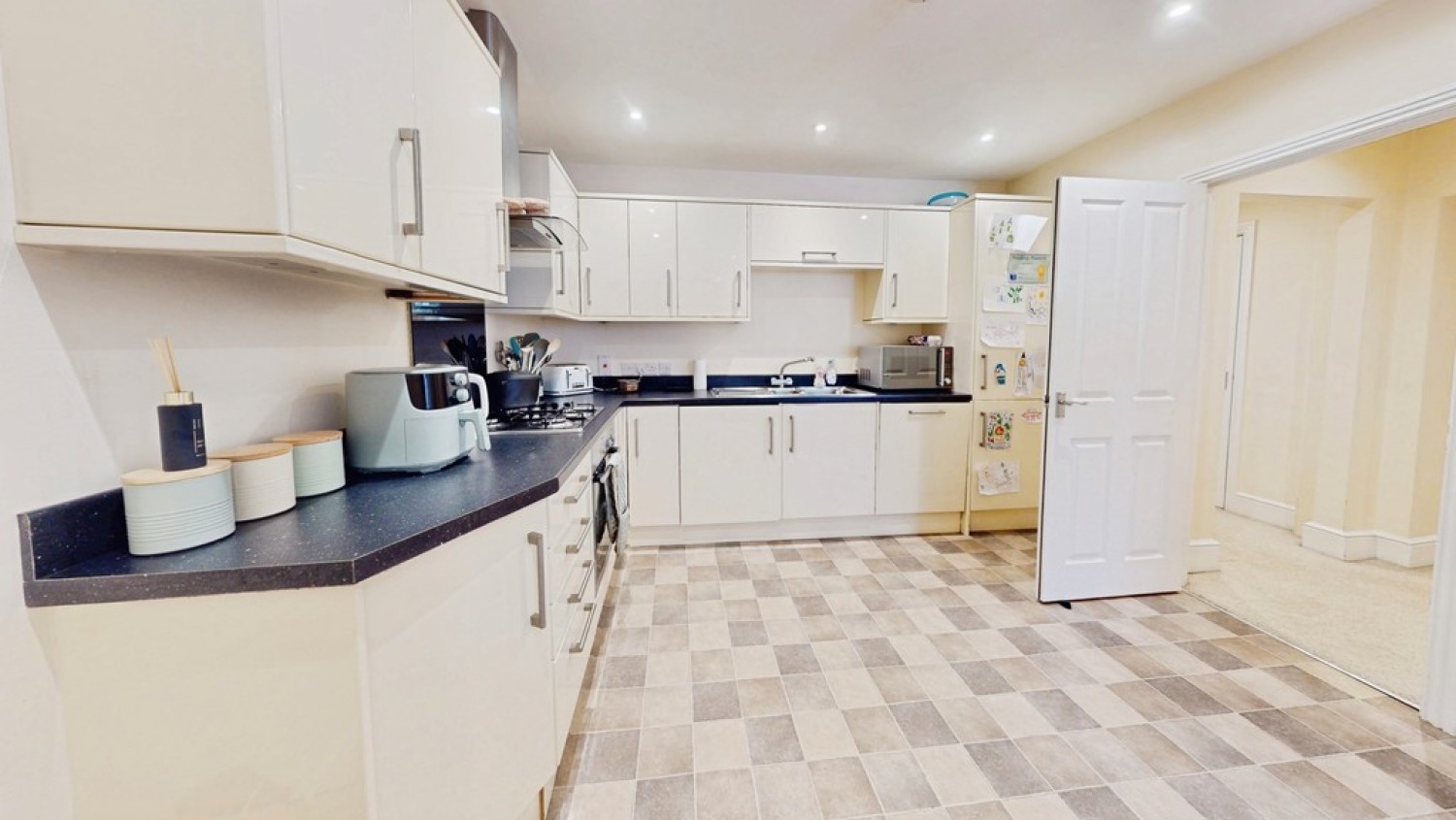 2 bedroom Flat for Sale High Street, Prestbury, Cheltenham