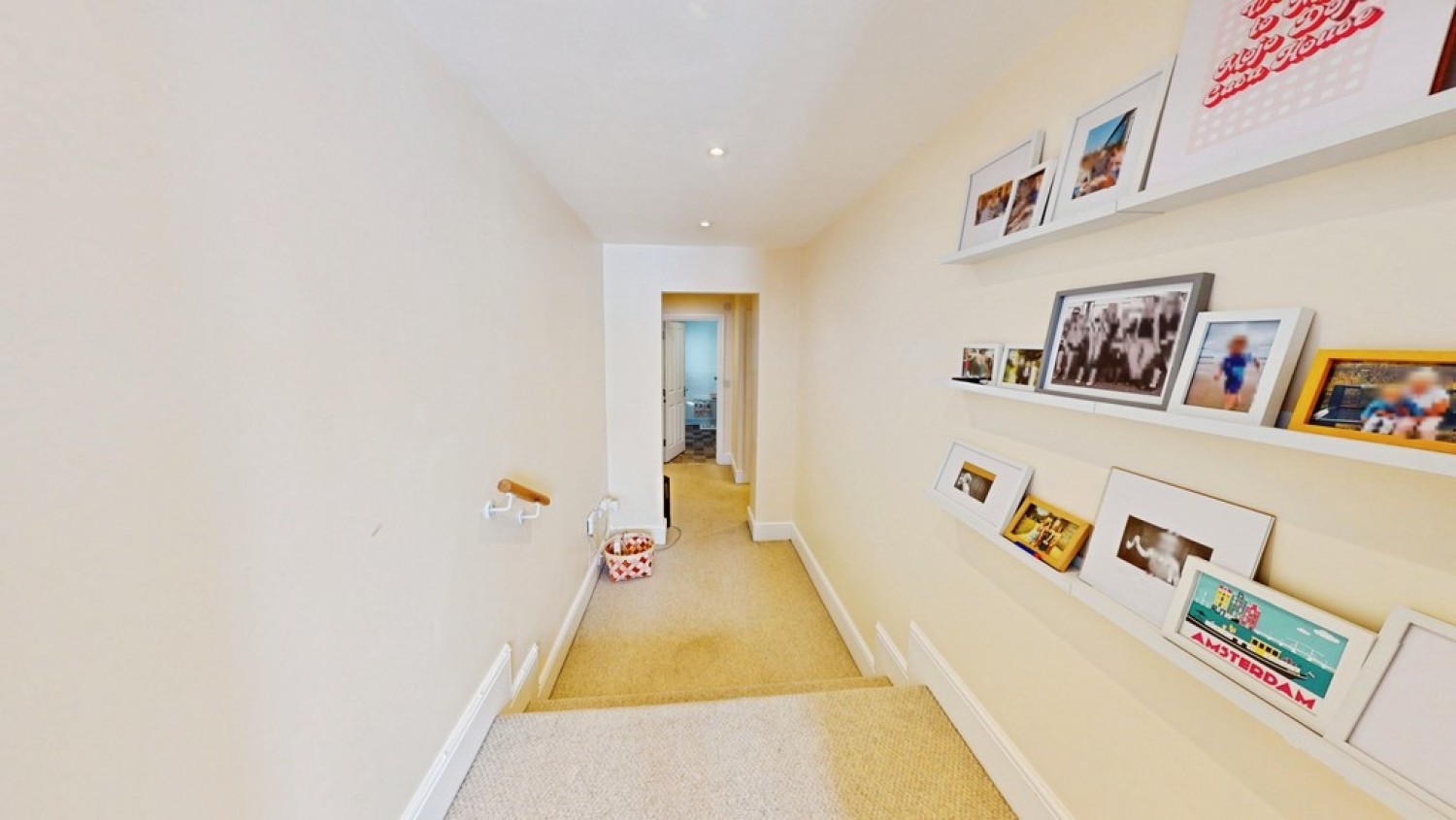 2 bedroom Flat for Sale High Street, Prestbury, Cheltenham