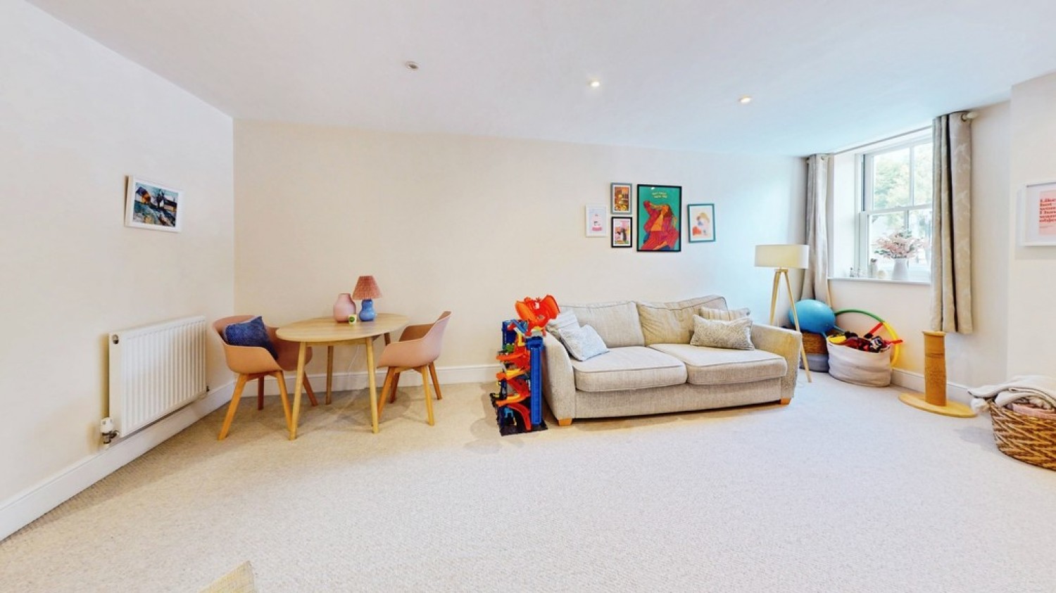 2 bedroom Flat for Sale High Street, Prestbury, Cheltenham