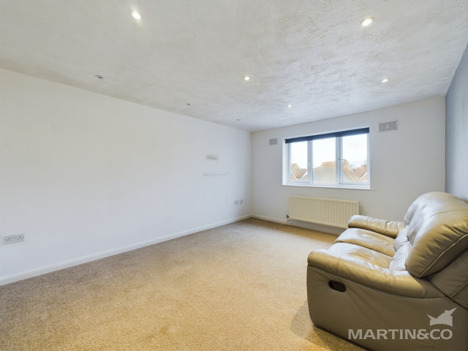 Saxby Close , Barnham