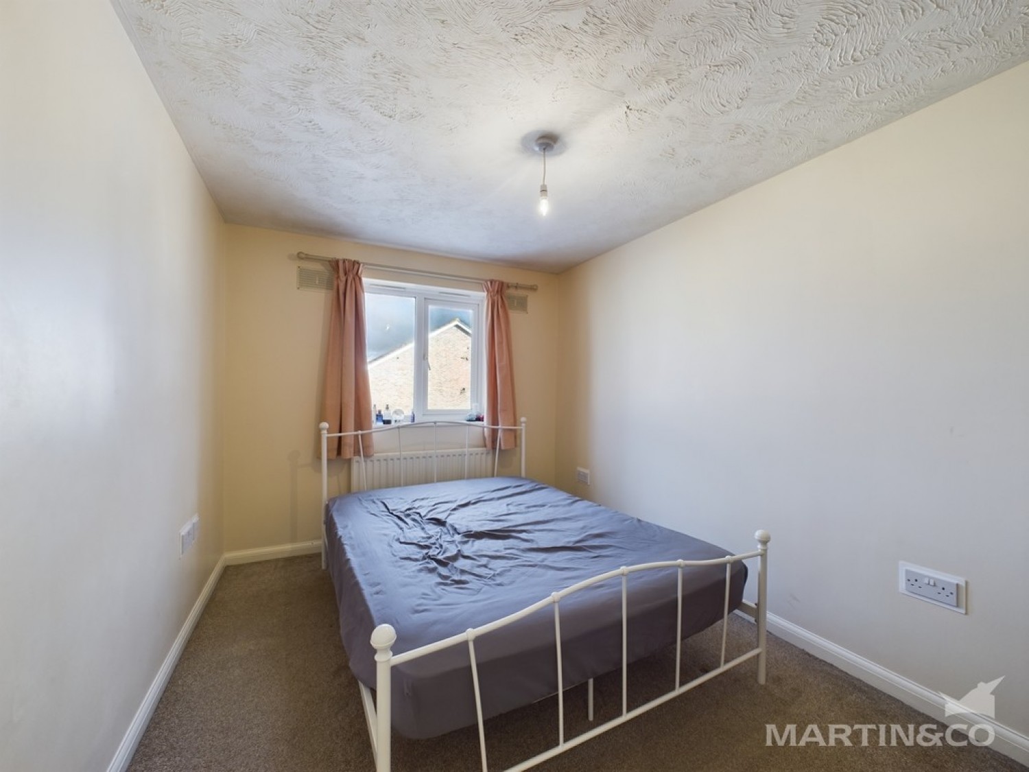 Saxby Close , Barnham
