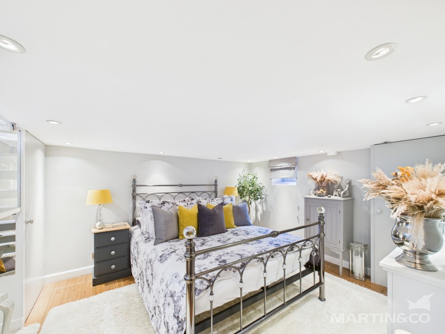 1 bedroom Flat in Eatonhurst, Norfolk Square