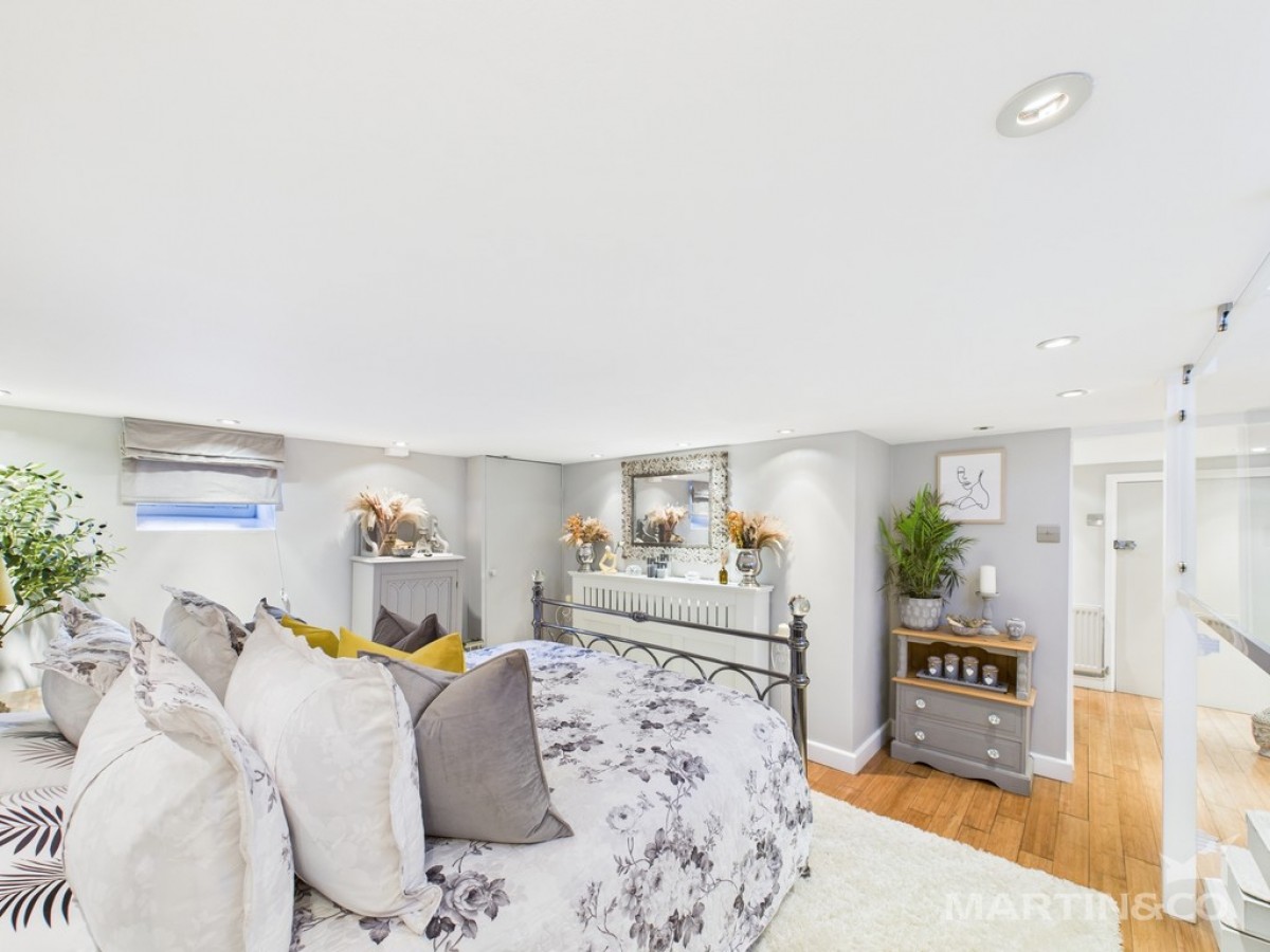 Eatonhurst, Norfolk Square