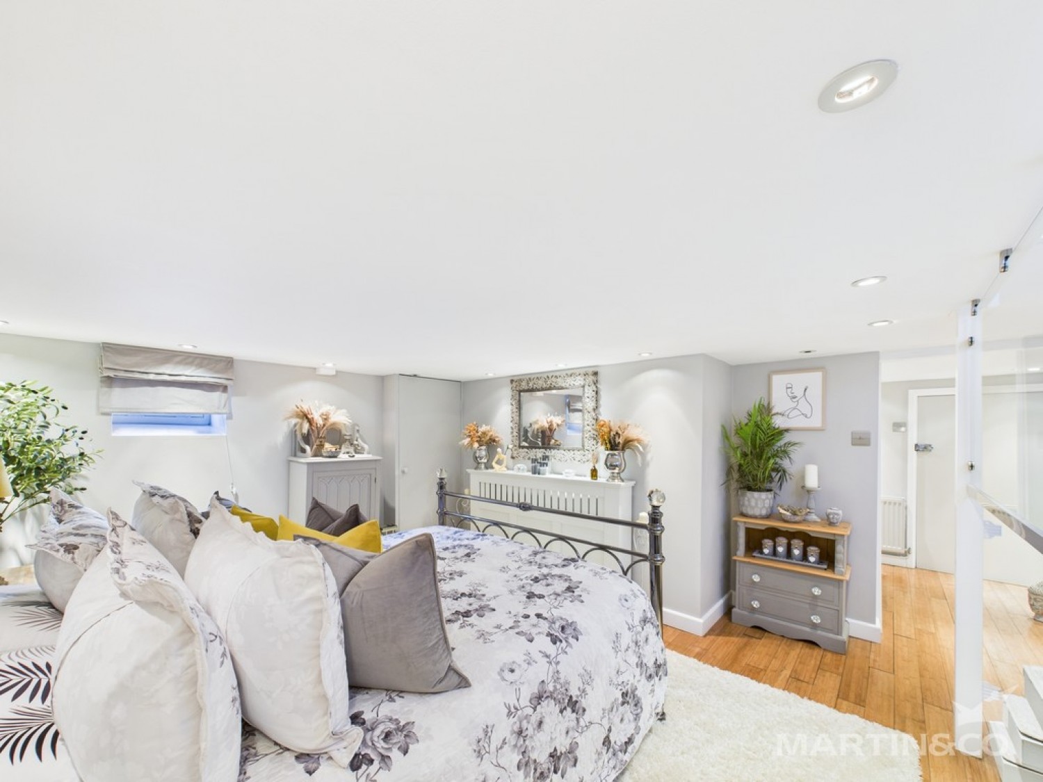 1 bedroom Flat in Eatonhurst, Norfolk Square