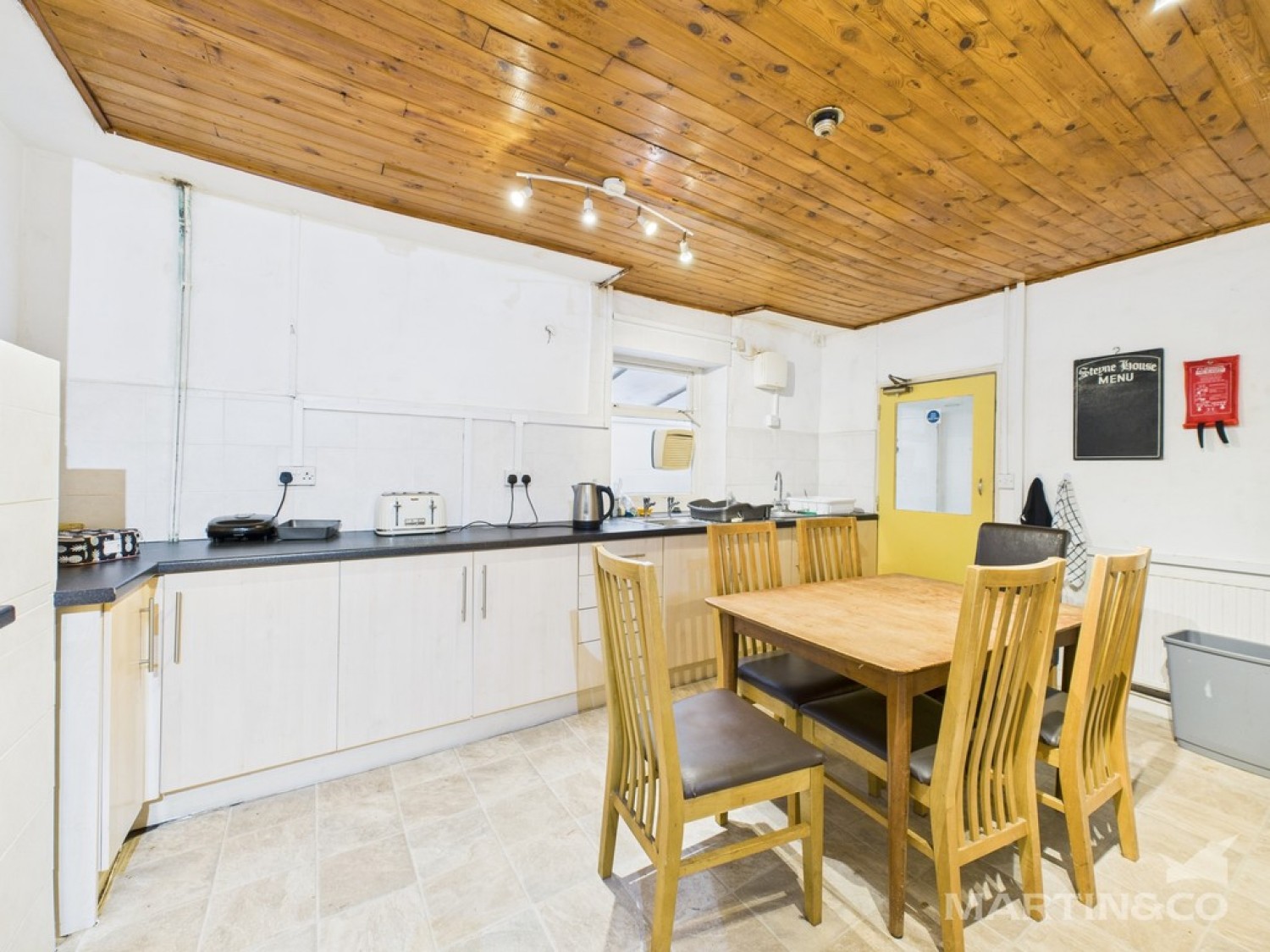 6 bedroom House in West Street, Bognor Regis, West Sussex