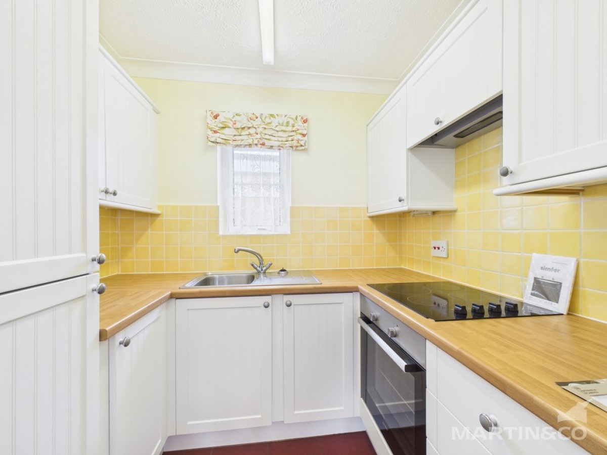 Oakland Court, Nyetimber Lane