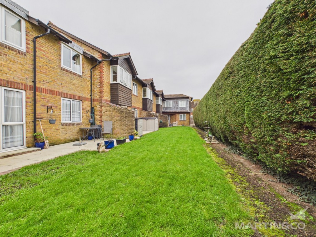 Oakland Court, Nyetimber Lane