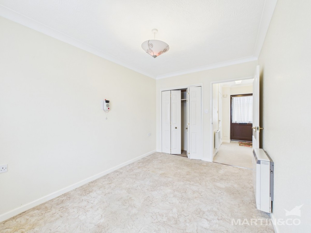 Oakland Court, Nyetimber Lane