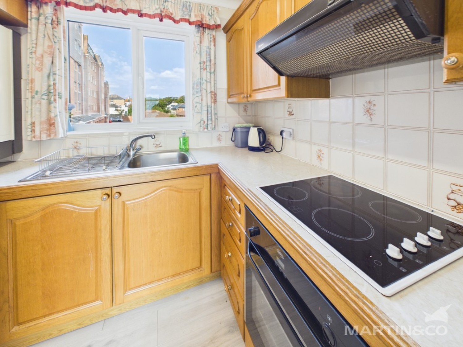 2 bedroom Flat for Letting Rock Gardens