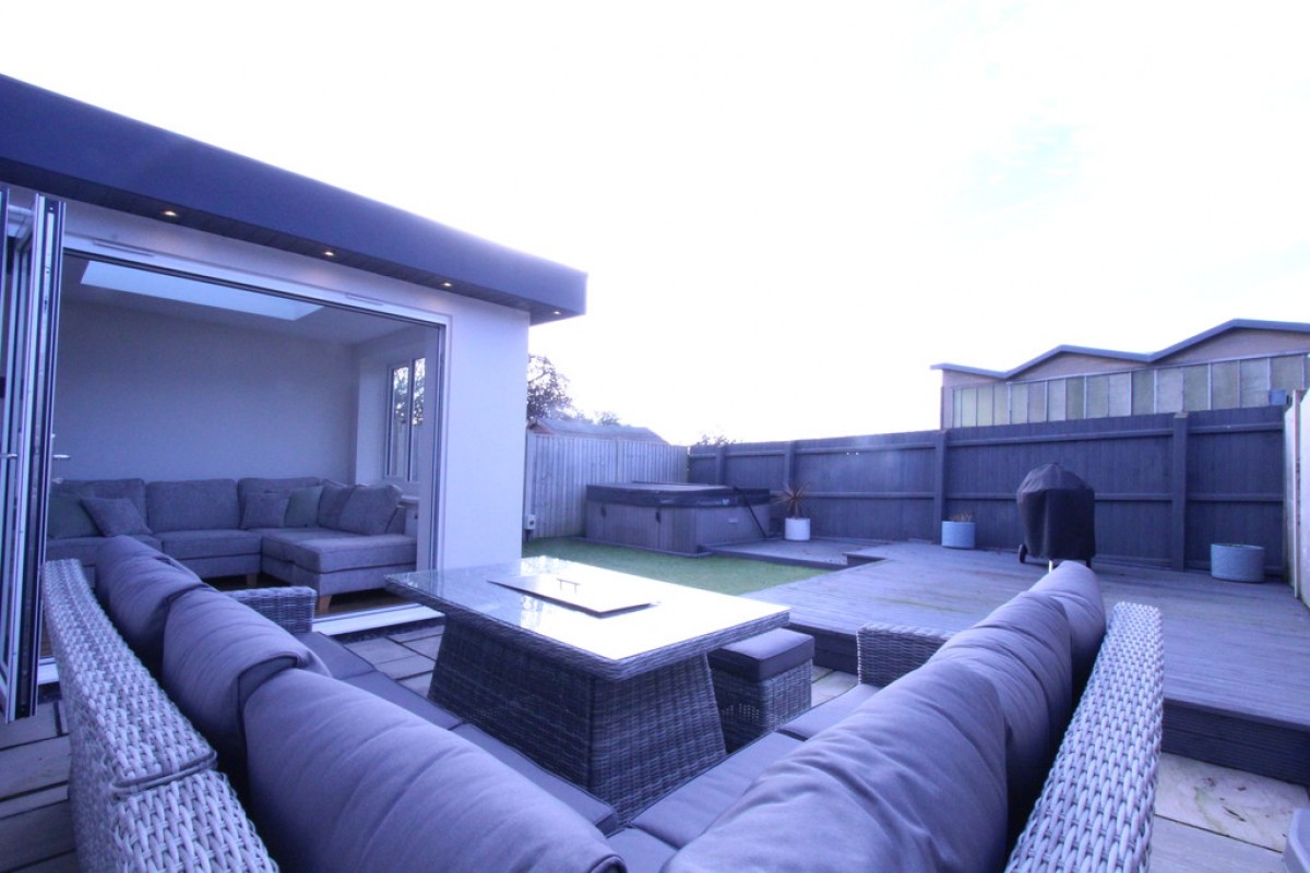 Adonis Close, Perrycrofts