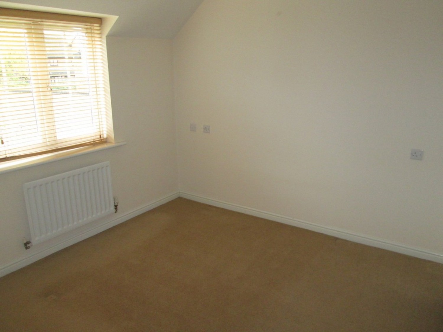 3 bedroom House for Letting Crowe Road, Bedford