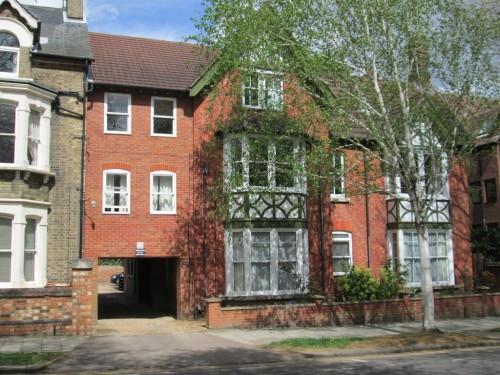 Warwick Avenue, Bedford