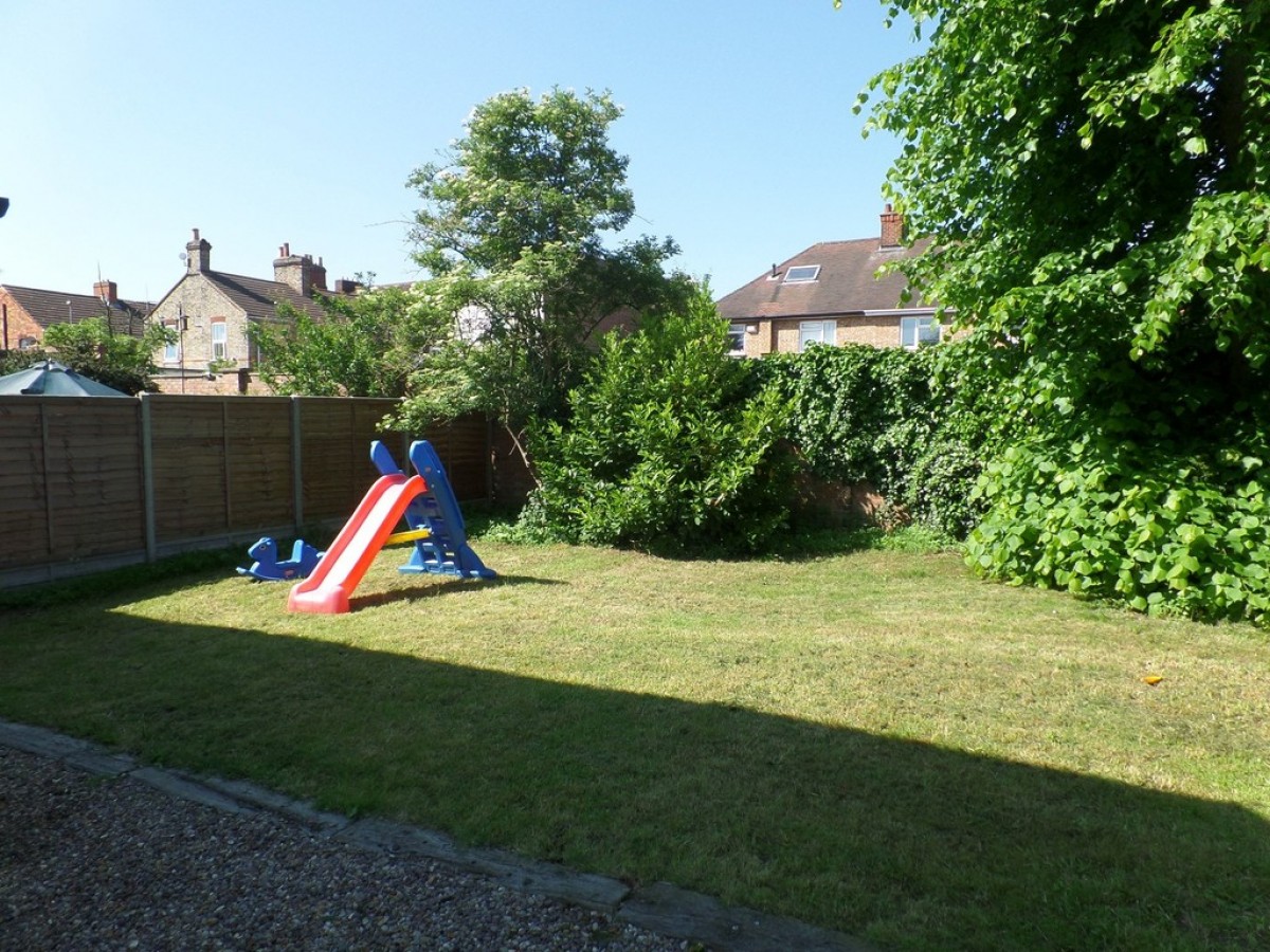 Queensbury Close, Bedford