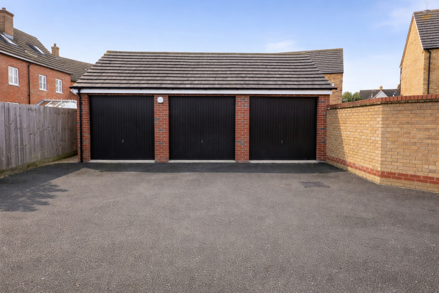 4 bedroom House in Ashmead Road, Brickhill, Bedford