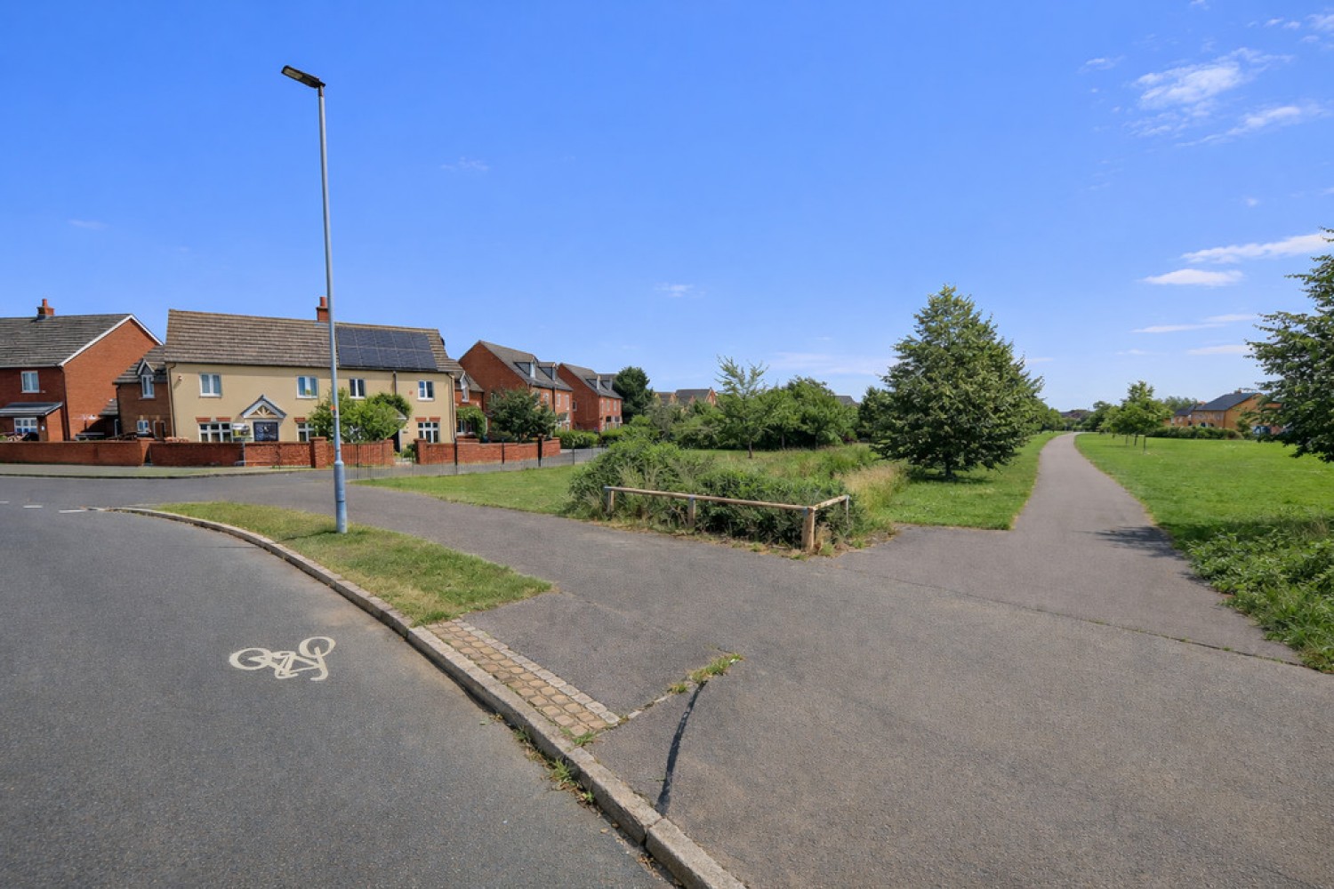 4 bedroom House in Ashmead Road, Brickhill, Bedford