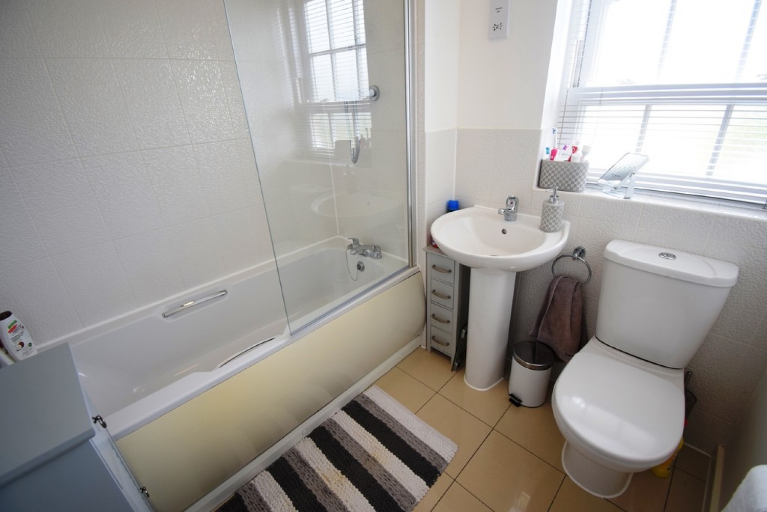 3 bedroom House for Letting Joyce Close, Bedford, Bedfordshire