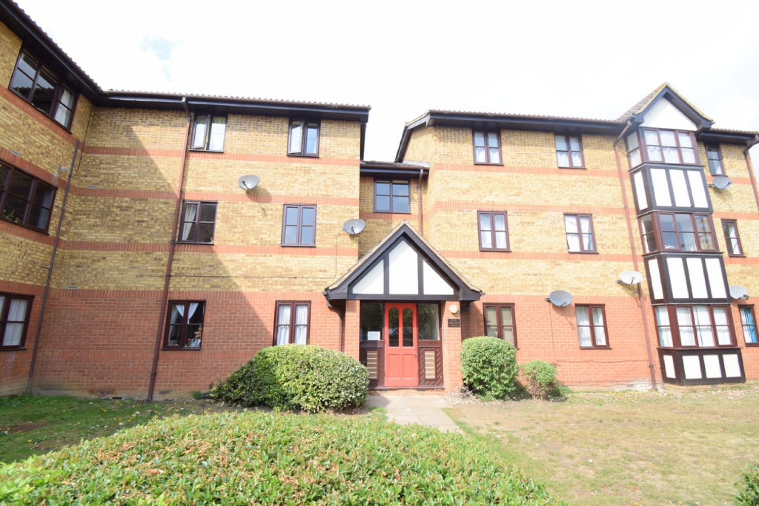 2 bedroom Flat for Letting Redwood Grove, Bedford