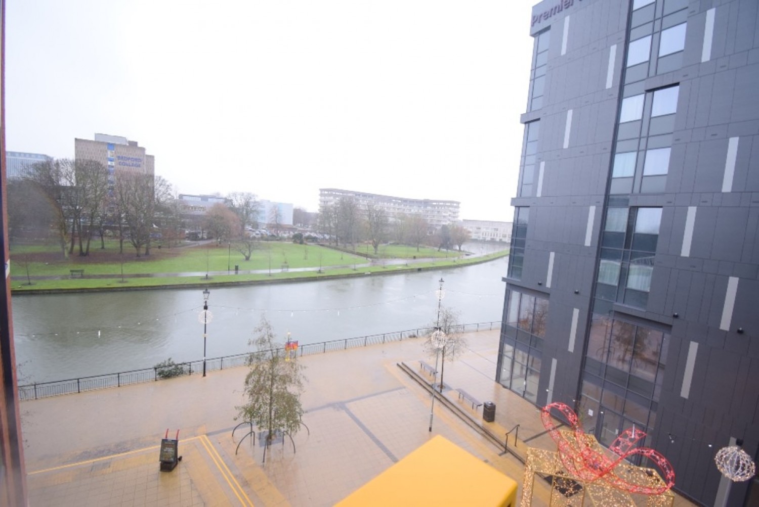 Riverside Square, Bedford
