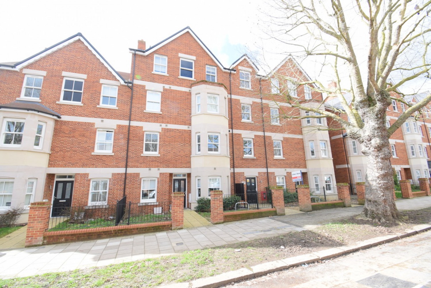 Pembroke Court, Warwick Avenue
