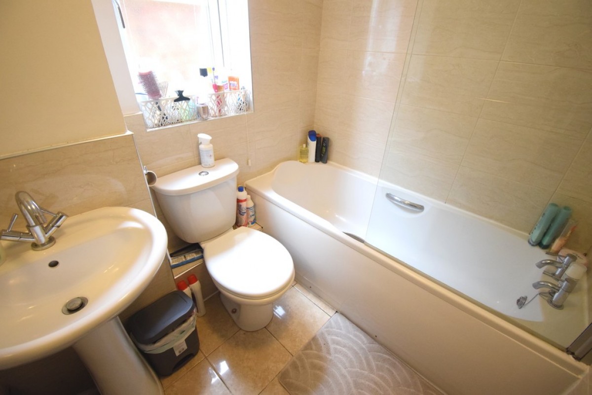 Lincoln Court, Tennyson Road, Bedford