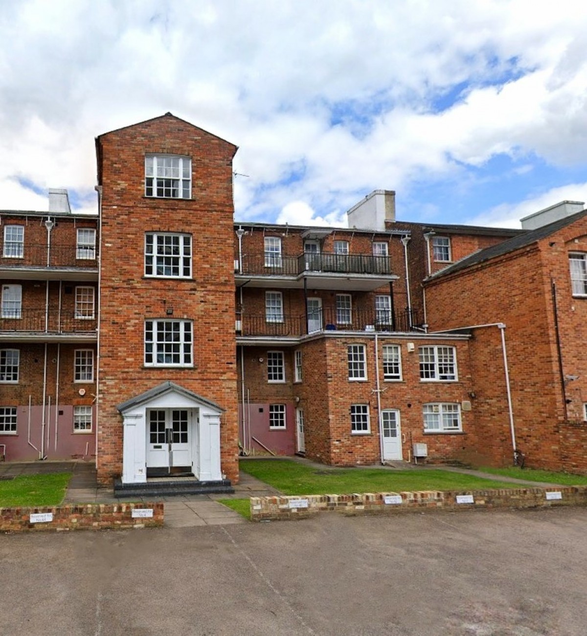 Priory Terrace, Roise Street