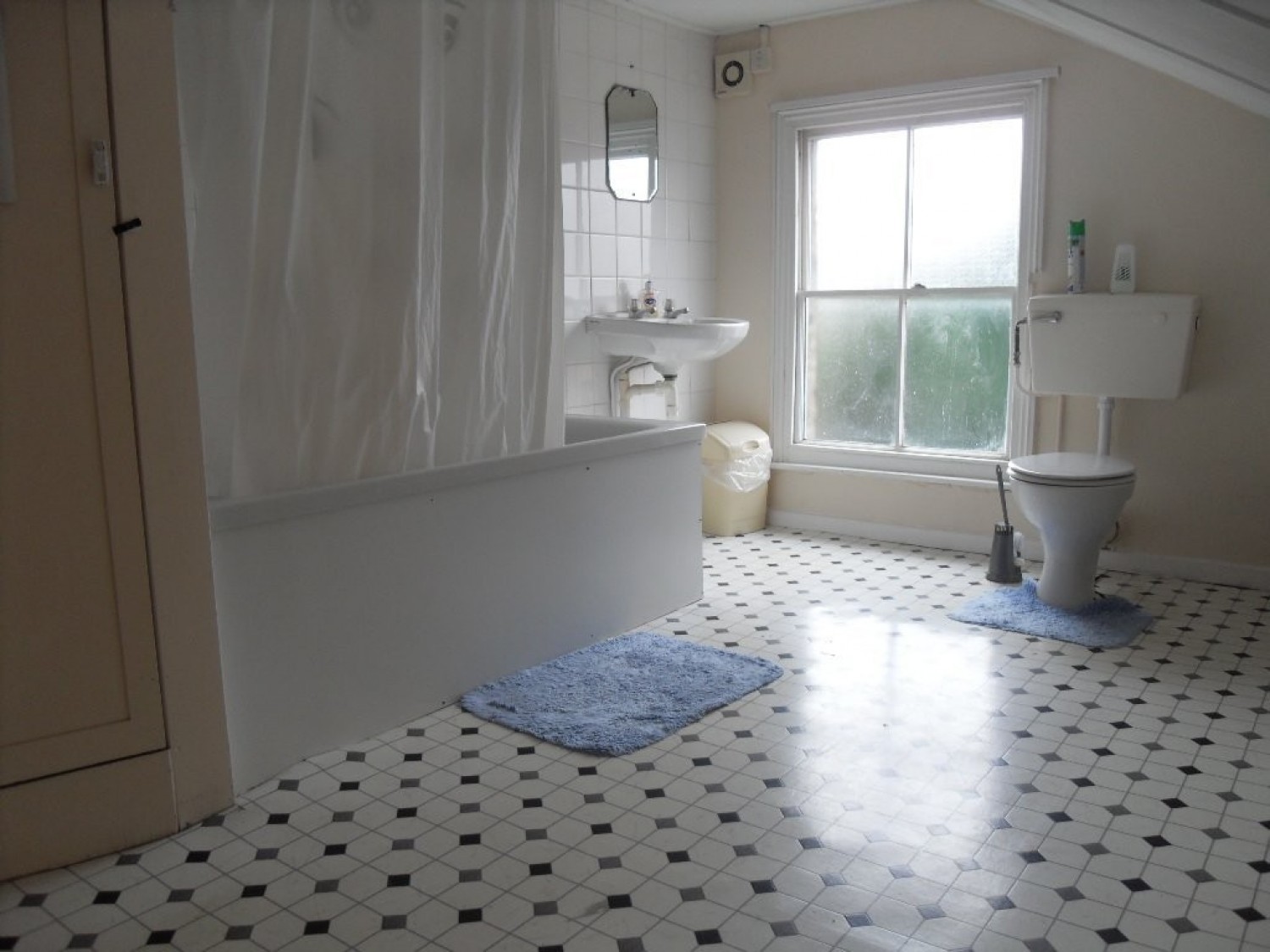 1 bedroom House of Multiple Occupation in Chaucer Road, Bedford