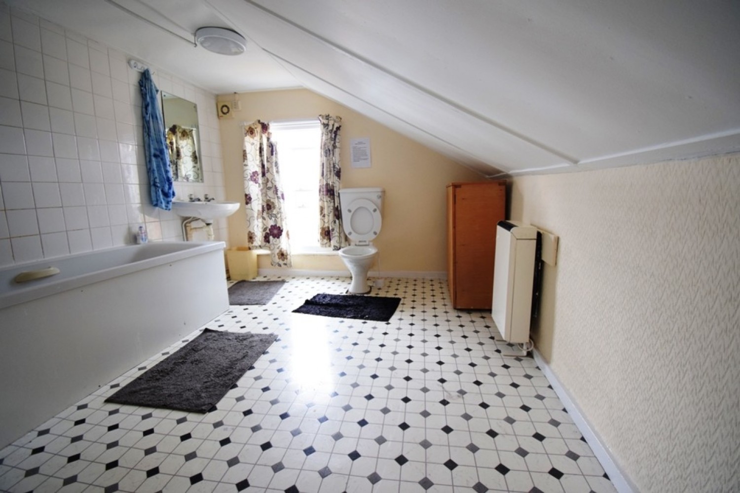 1 bedroom House of Multiple Occupation in Chaucer Road, Bedford