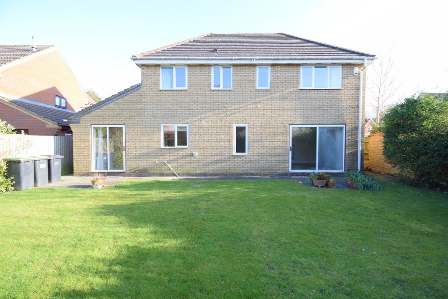 Eagle Gardens, Brickhill