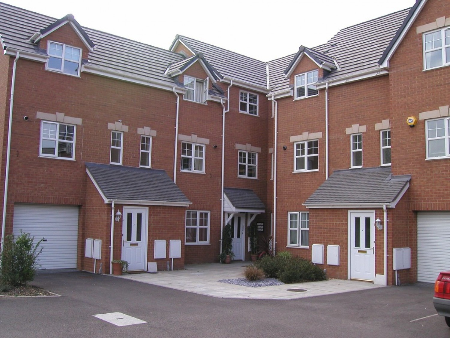 Miller Court, Miller Road