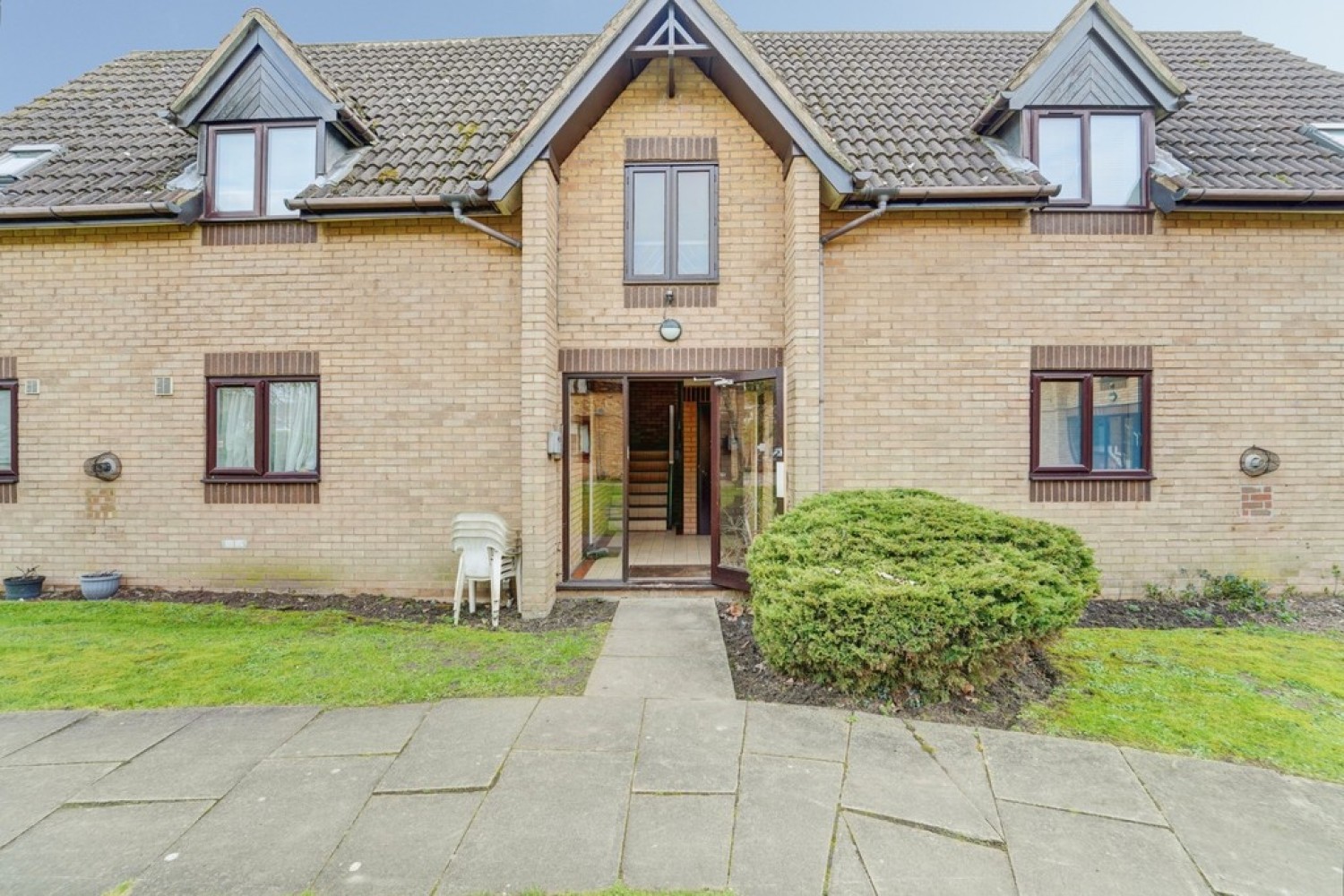 1 bedroom Flat for Sale Chestnut Gardens, The Links