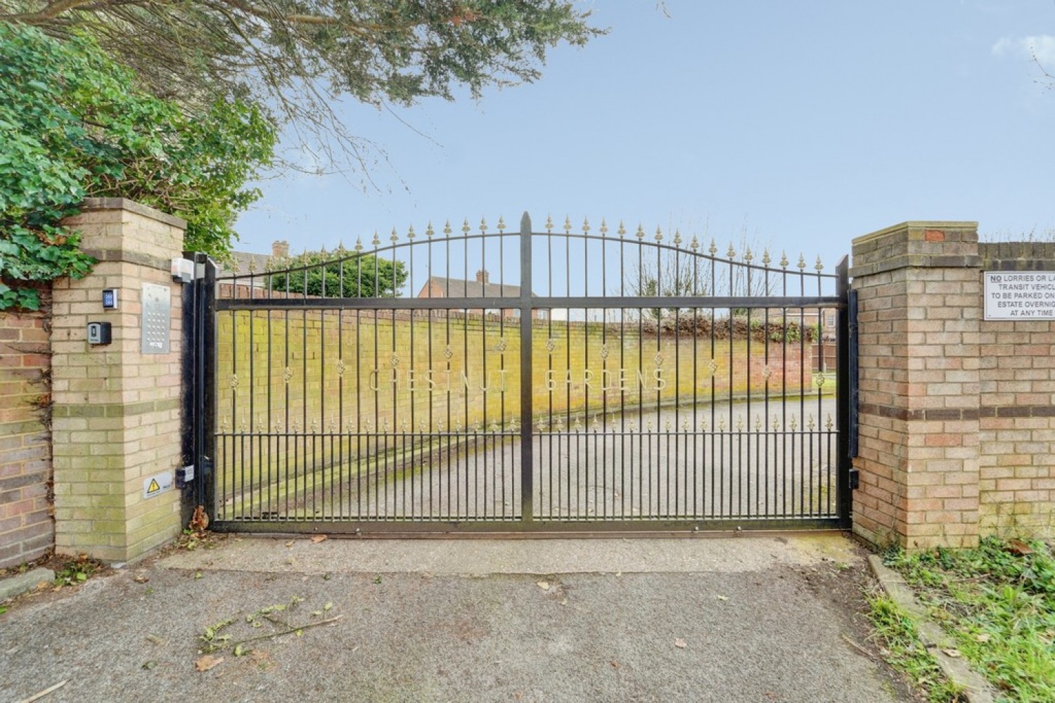 1 bedroom Flat for Sale Chestnut Gardens, The Links