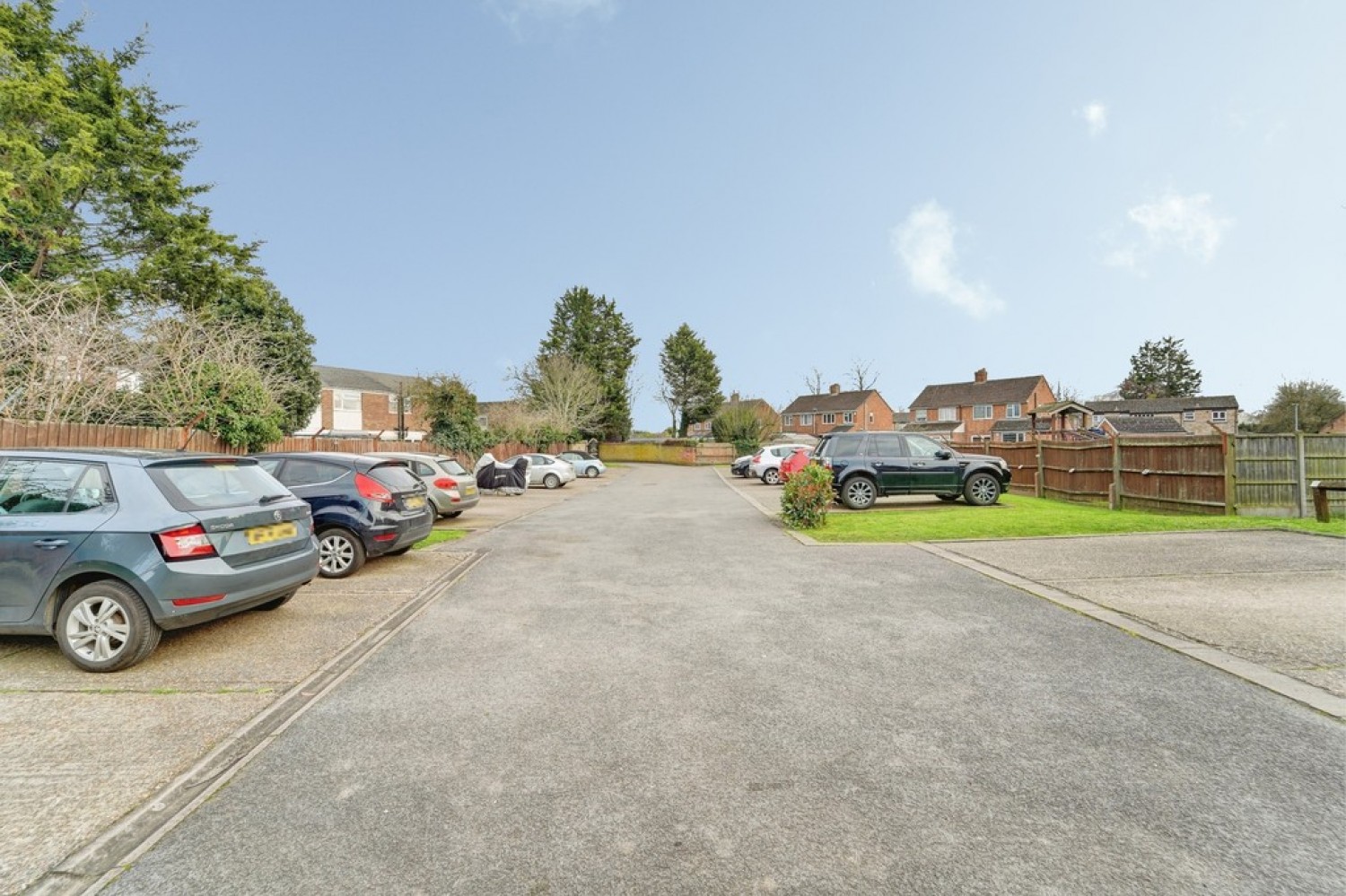 1 bedroom Flat for Sale Chestnut Gardens, The Links