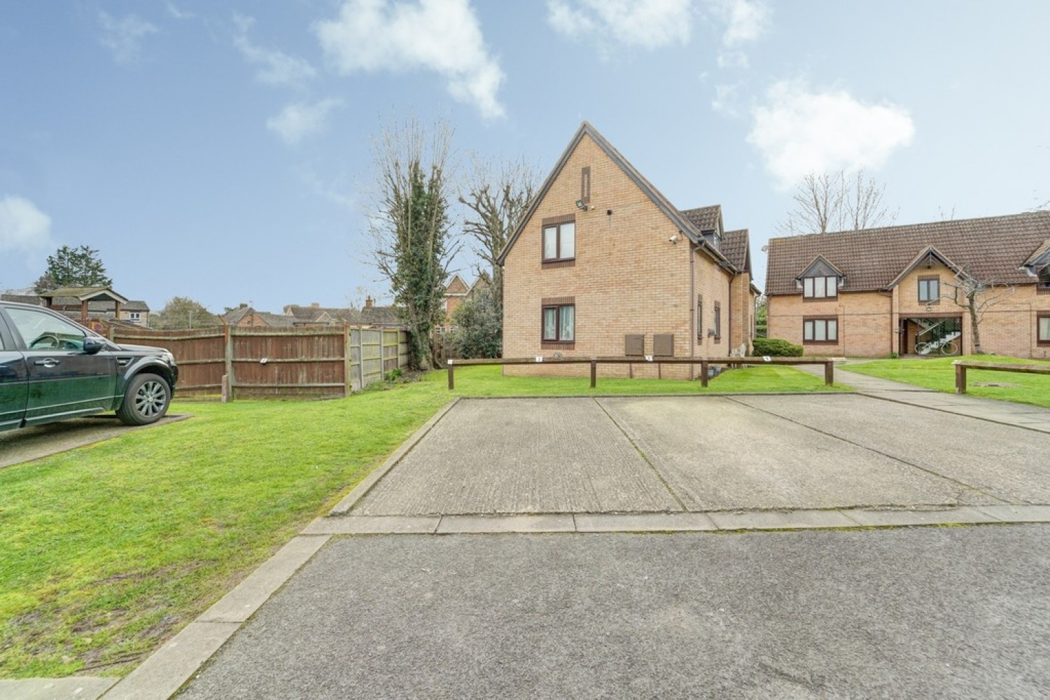 1 bedroom Flat for Sale Chestnut Gardens, The Links