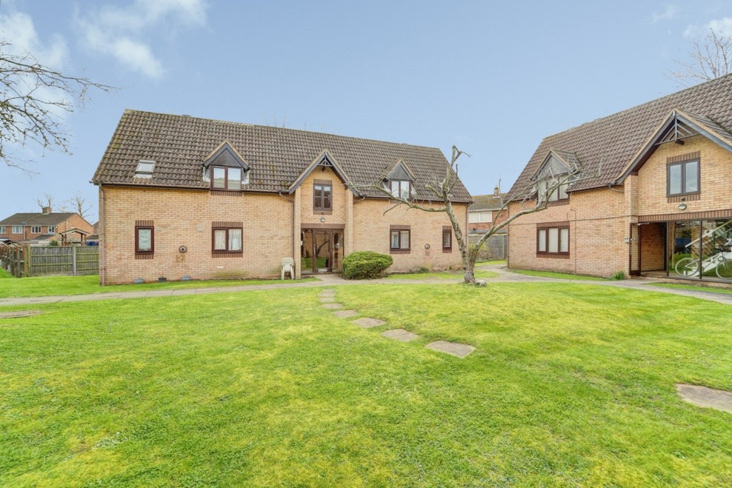 1 bedroom Flat for Sale Chestnut Gardens, The Links