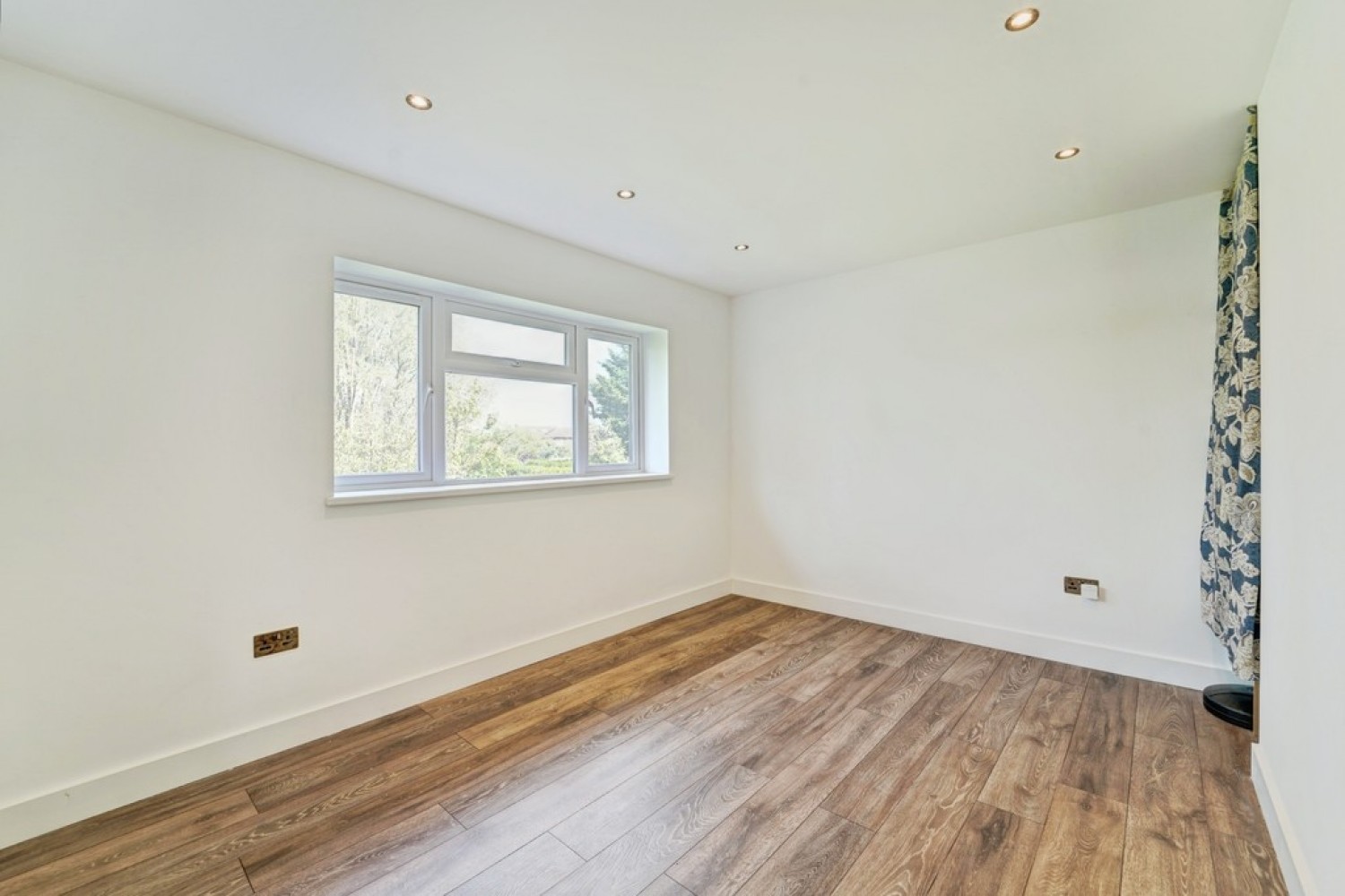 4 bedroom House for Sale Barkers Lane, Bedford