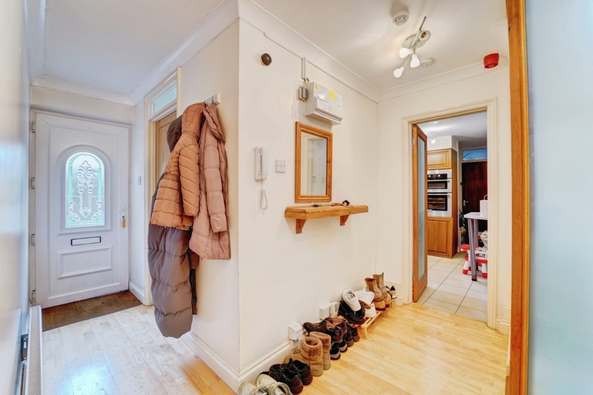 Garden Flat, De Parys Lodge, De Parys Avenue,