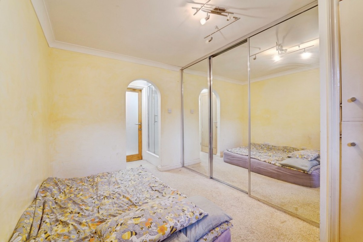 Garden Flat, De Parys Lodge, De Parys Avenue,