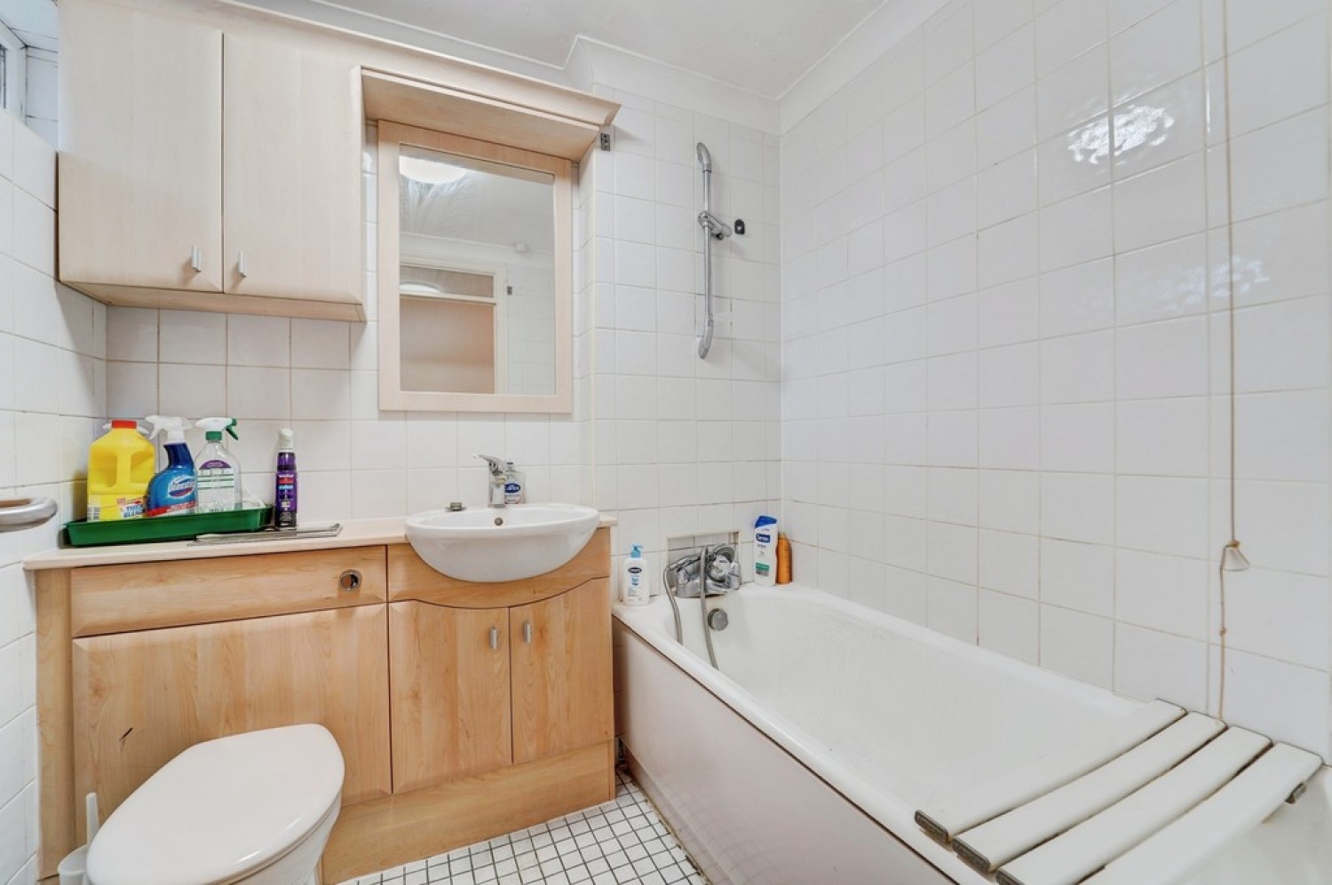 2 bedroom Flat for Sale Garden Flat, De Parys Lodge, De Parys Avenue,