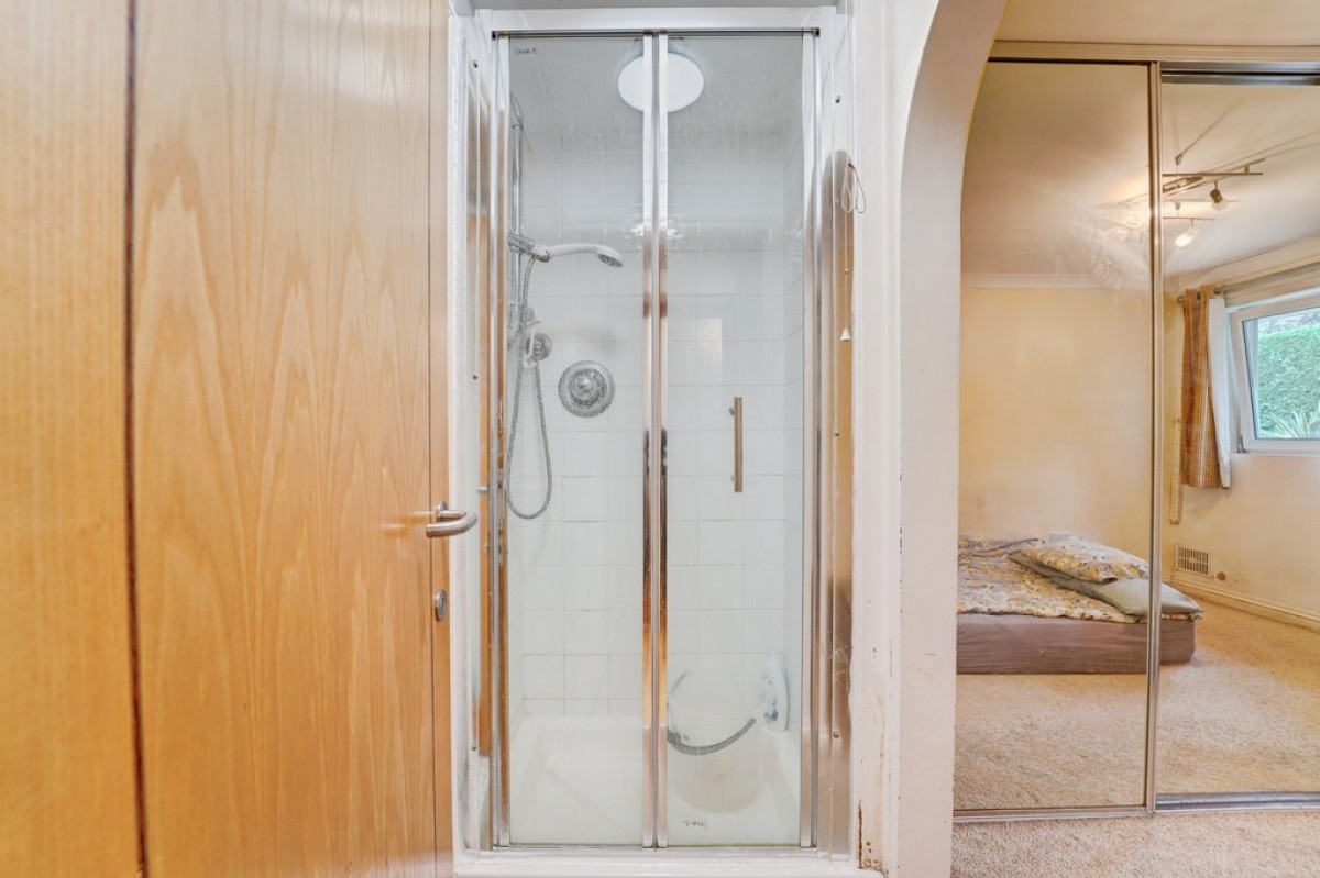 Garden Flat, De Parys Lodge, De Parys Avenue,