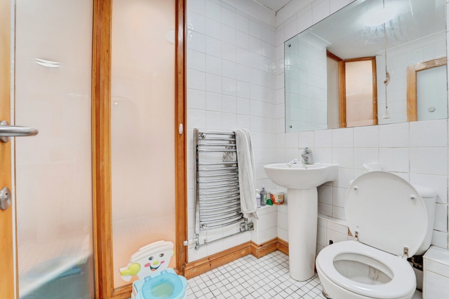 2 bedroom Flat for Sale Garden Flat, De Parys Lodge, De Parys Avenue,