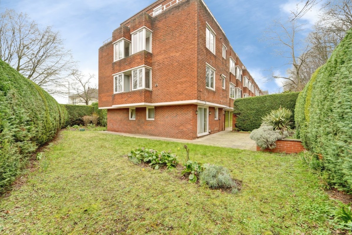 Garden Flat, De Parys Lodge, De Parys Avenue,