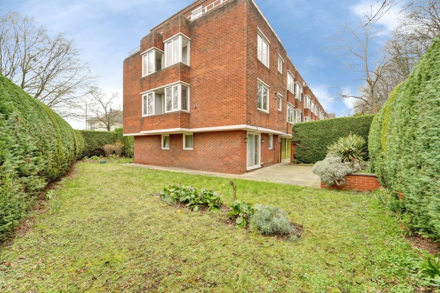 2 bedroom Flat for Sale Garden Flat, De Parys Lodge, De Parys Avenue,