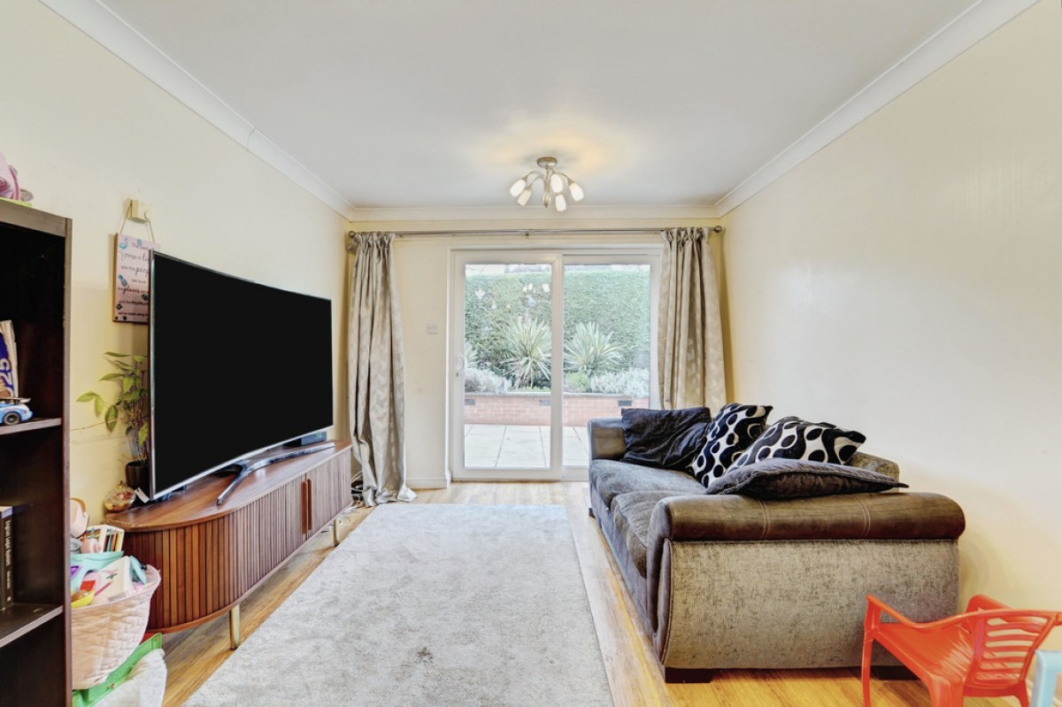 Garden Flat, De Parys Lodge, De Parys Avenue,