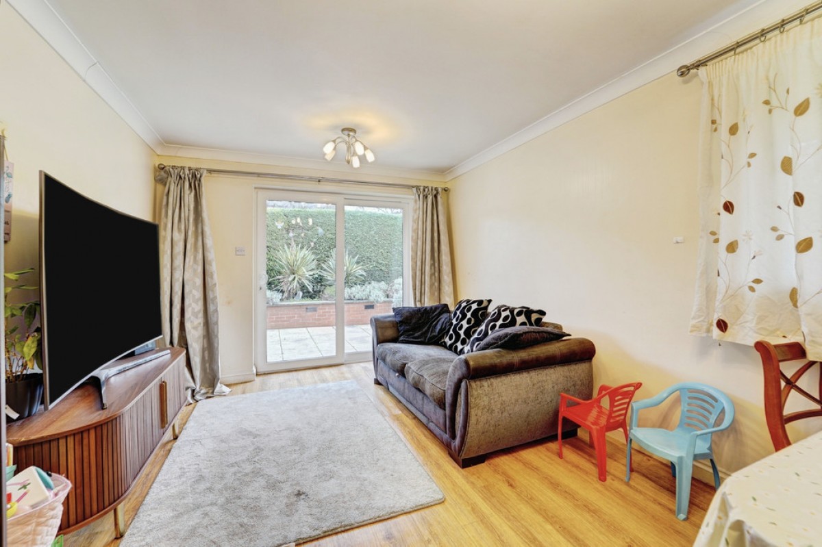 Garden Flat, De Parys Lodge, De Parys Avenue,